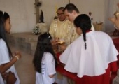 Missa da Páscoa, na Matriz, com a primeira Comunhão: o momento aguardado | <strong>Crédito: </strong>Roni Lisboa, Pascom
