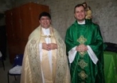 Monsenhor Dilson (esq.) com padre Giovanni na abertura da novena (18/09/16) | <strong>Crédito: </strong>Leniéverson, Pascom